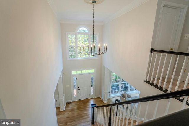 17301 ROUNDMONT PL, Round Hill, VA 20141