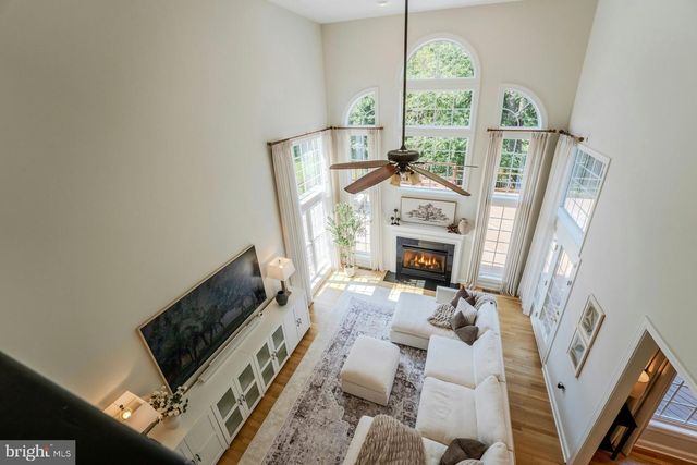 17301 ROUNDMONT PL, Round Hill, VA 20141