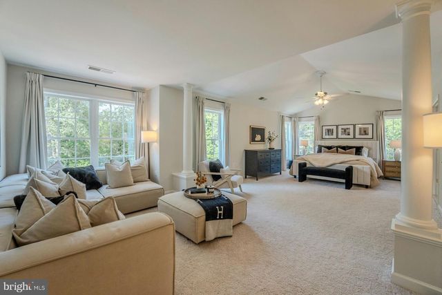 17301 ROUNDMONT PL, Round Hill, VA 20141
