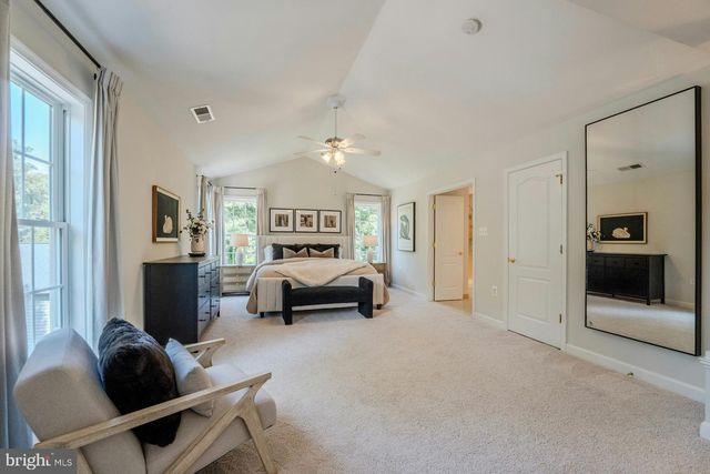 17301 ROUNDMONT PL, Round Hill, VA 20141