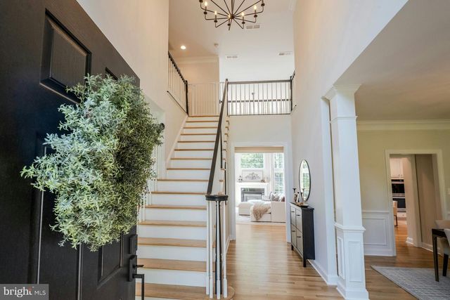 17301 ROUNDMONT PL, Round Hill, VA 20141