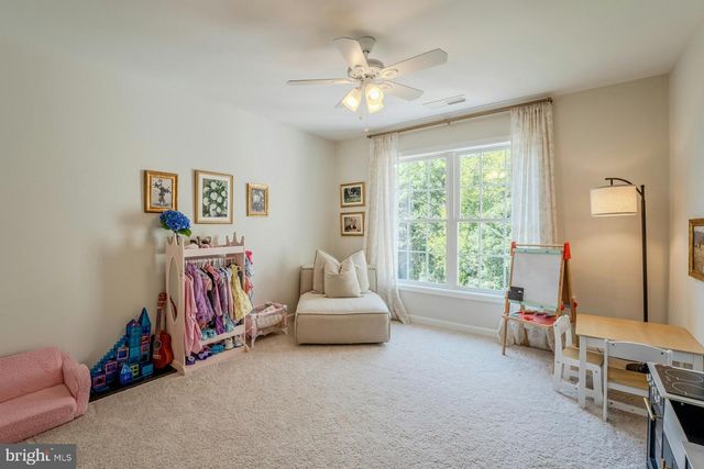 17301 ROUNDMONT PL, Round Hill, VA 20141