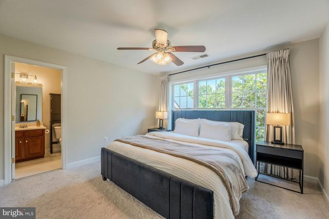 17301 ROUNDMONT PL, Round Hill, VA 20141