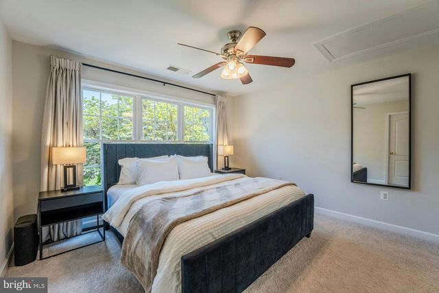 17301 ROUNDMONT PL, Round Hill, VA 20141