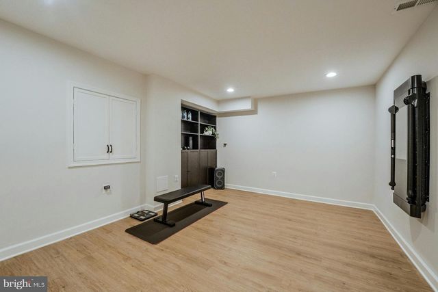 17301 ROUNDMONT PL, Round Hill, VA 20141