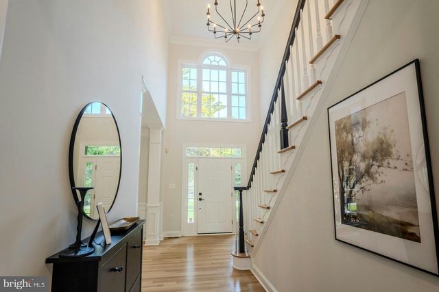 17301 ROUNDMONT PL, Round Hill, VA 20141