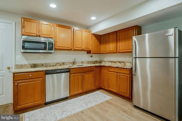 17301 ROUNDMONT PL, Round Hill, VA 20141