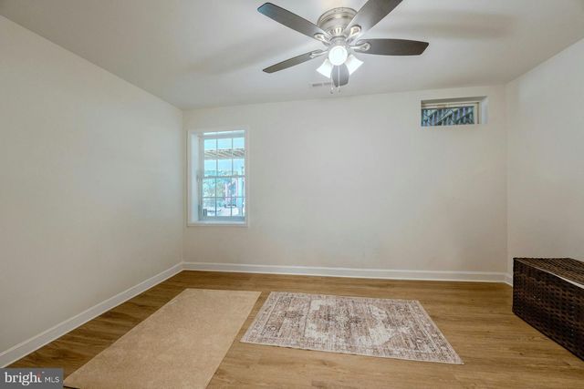 17301 ROUNDMONT PL, Round Hill, VA 20141