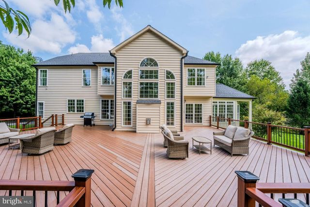 17301 ROUNDMONT PL, Round Hill, VA 20141