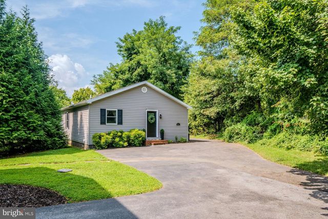 17301 ROUNDMONT PL, Round Hill, VA 20141