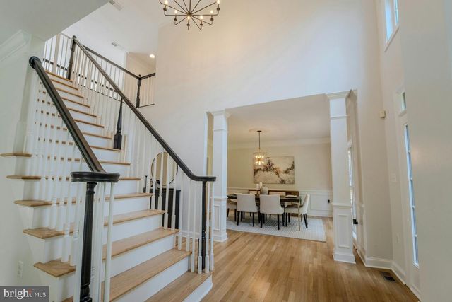 17301 ROUNDMONT PL, Round Hill, VA 20141