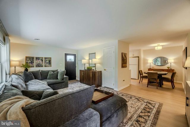 17301 ROUNDMONT PL, Round Hill, VA 20141