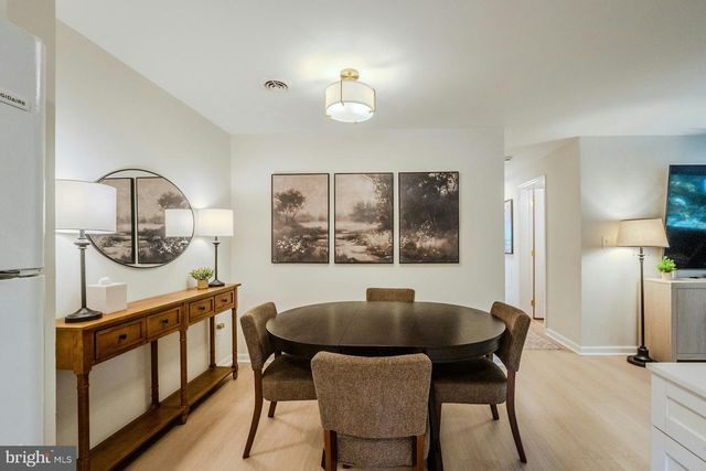 17301 ROUNDMONT PL, Round Hill, VA 20141