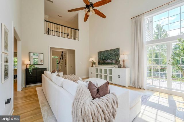 17301 ROUNDMONT PL, Round Hill, VA 20141
