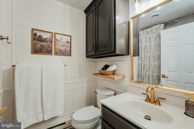 17301 ROUNDMONT PL, Round Hill, VA 20141