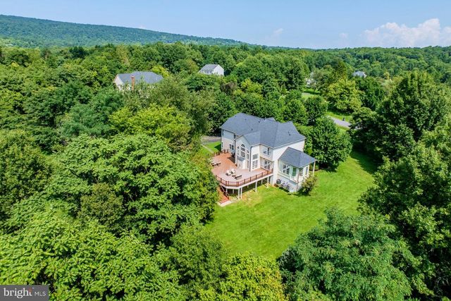 17301 ROUNDMONT PL, Round Hill, VA 20141