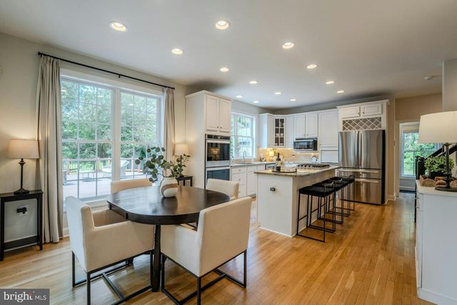 17301 ROUNDMONT PL, Round Hill, VA 20141