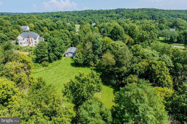 17301 ROUNDMONT PL, Round Hill, VA 20141