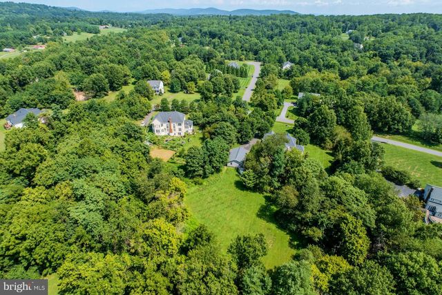 17301 ROUNDMONT PL, Round Hill, VA 20141