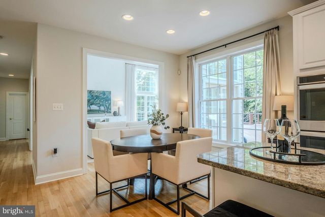 17301 ROUNDMONT PL, Round Hill, VA 20141