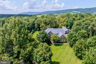 17301 ROUNDMONT PL, Round Hill, VA 20141
