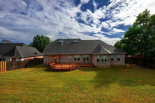 9374 LAUREL HILL DR, Lakeland, TN 38002