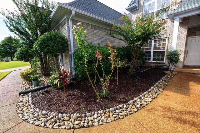 9374 LAUREL HILL DR, Lakeland, TN 38002