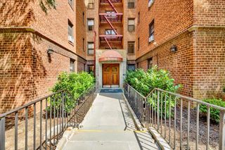 142 Garth Road TE, Scarsdale, NY 10583