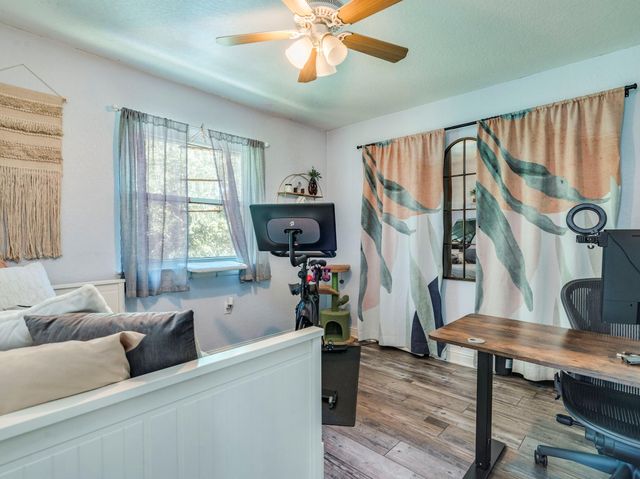 400 Hunt LN, Buda, TX 78610