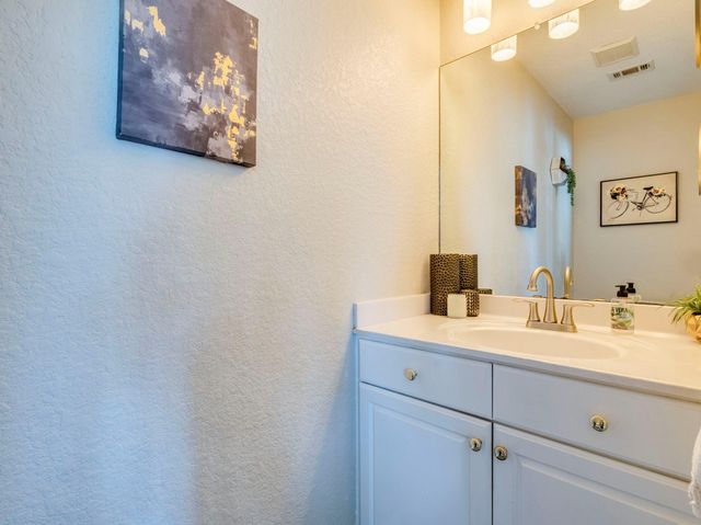 400 Hunt LN, Buda, TX 78610