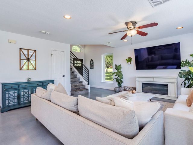 400 Hunt LN, Buda, TX 78610