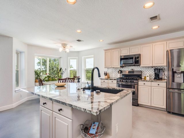 400 Hunt LN, Buda, TX 78610
