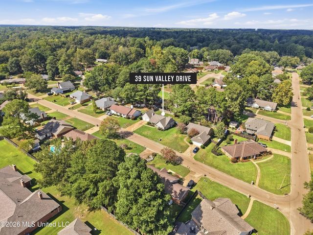 39 Sun Valley Drive, Brandon, MS 39042
