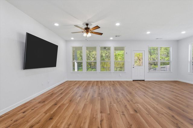 6048 Heritage Creek Lane, Conroe, TX 77304