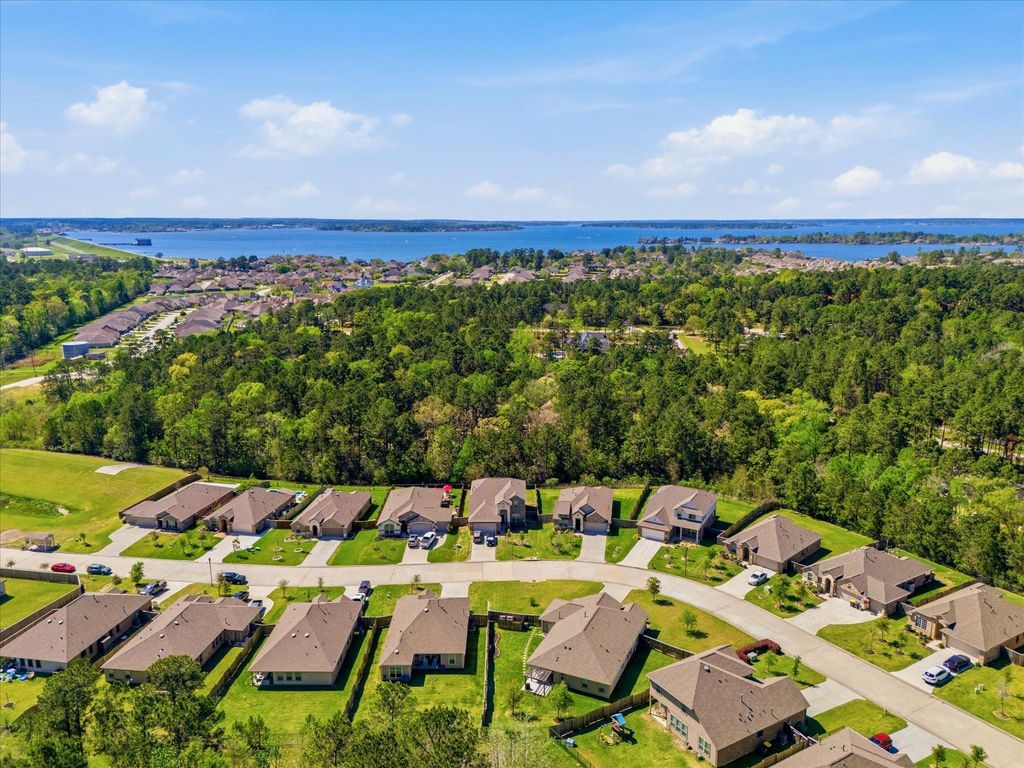 6048 Heritage Creek Lane, Conroe, TX 77304