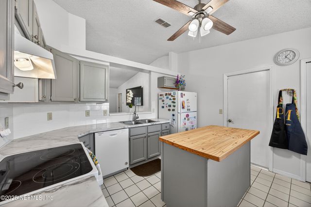 7613 CHELMSFORD Drive, Jacksonville, FL 32244