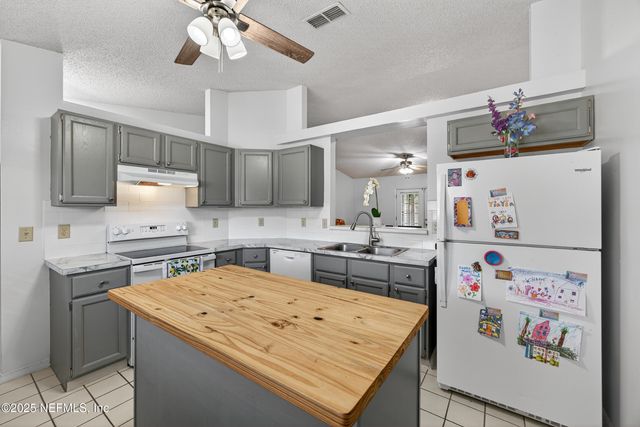 7613 CHELMSFORD Drive, Jacksonville, FL 32244