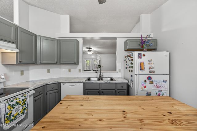 7613 CHELMSFORD Drive, Jacksonville, FL 32244