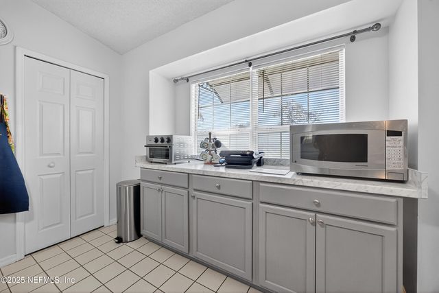 7613 CHELMSFORD Drive, Jacksonville, FL 32244