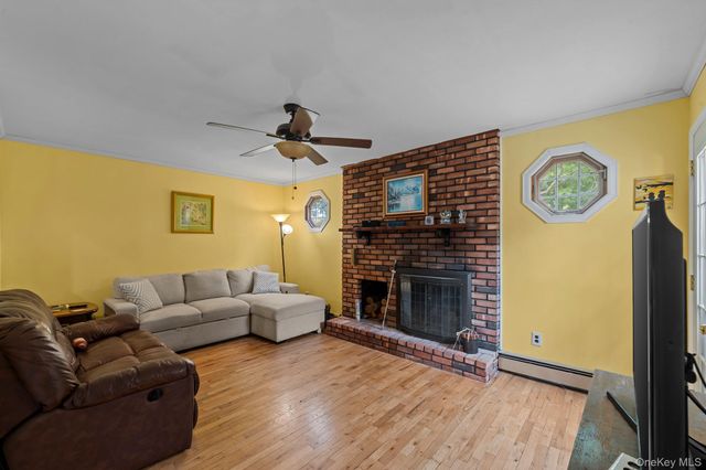 38 Pamlico Avenue, Ronkonkoma, NY 11779