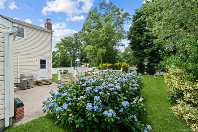 38 Pamlico Avenue, Ronkonkoma, NY 11779