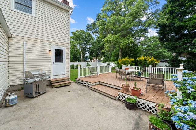 38 Pamlico Avenue, Ronkonkoma, NY 11779