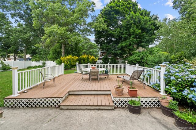 38 Pamlico Avenue, Ronkonkoma, NY 11779