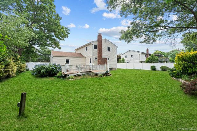 38 Pamlico Avenue, Ronkonkoma, NY 11779