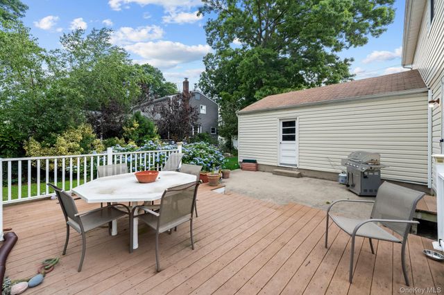 38 Pamlico Avenue, Ronkonkoma, NY 11779