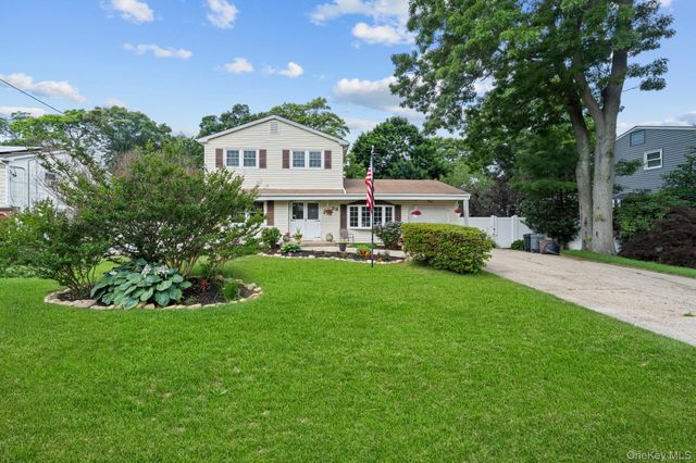 38 Pamlico Avenue, Ronkonkoma, NY 11779