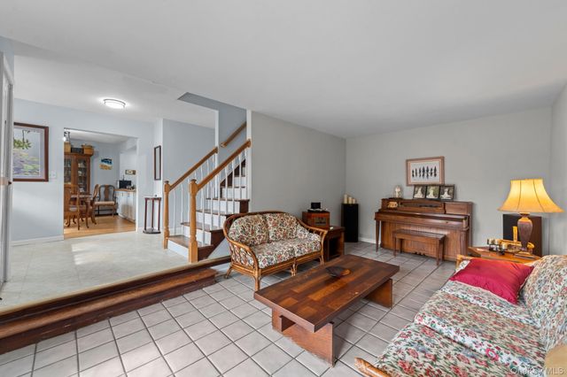 38 Pamlico Avenue, Ronkonkoma, NY 11779