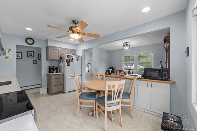 38 Pamlico Avenue, Ronkonkoma, NY 11779