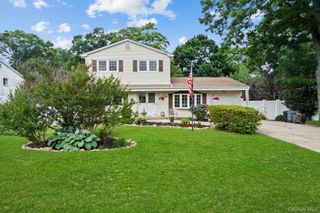 38 Pamlico Avenue, Ronkonkoma, NY 11779