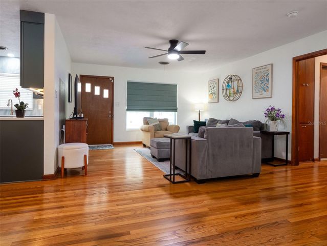 821 NW 20TH TERRACE, Gainesville, FL 32603